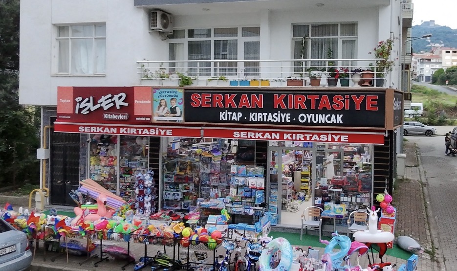 Serkan Kırtasiye mağaza dış görünümü